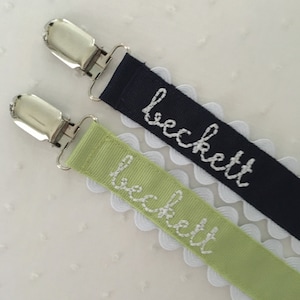 Monogrammed Pacifier Clip Holder Embroidered Name immagine 3