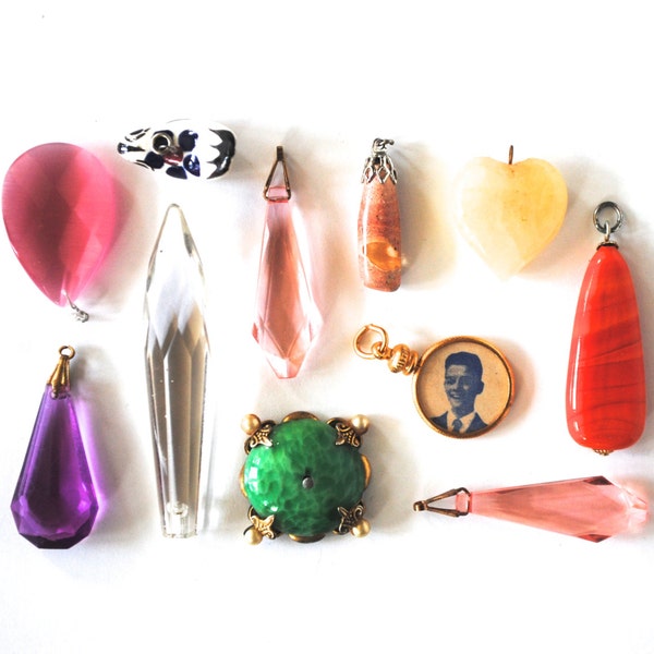 vintage pendants assortment supplies charms heart teardrop bird glass stone ceramic plastic found objects costume jewelry assemblage supply