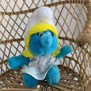 Vintage 1983 tiny Smurfette Smurf plush toy stuffy, blonde girl smurfs