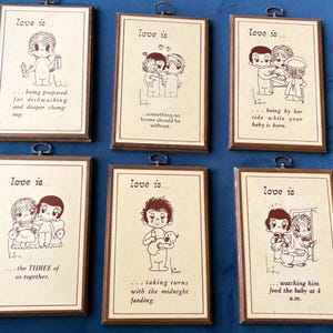 Vintage set van 6 Love is...by Kim-borden met nieuwe baby, liefde voor zwangerschap, cadeau voor moeder, kersverse ouders, 1970