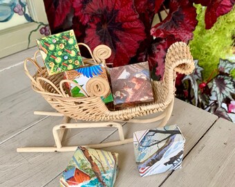 Vintage Wicker Sleigh with 5 mini decorative paper boxes