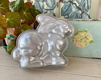 Vintage Aluminum Rabbit Cake Pan ~ Easter Bunny Mold