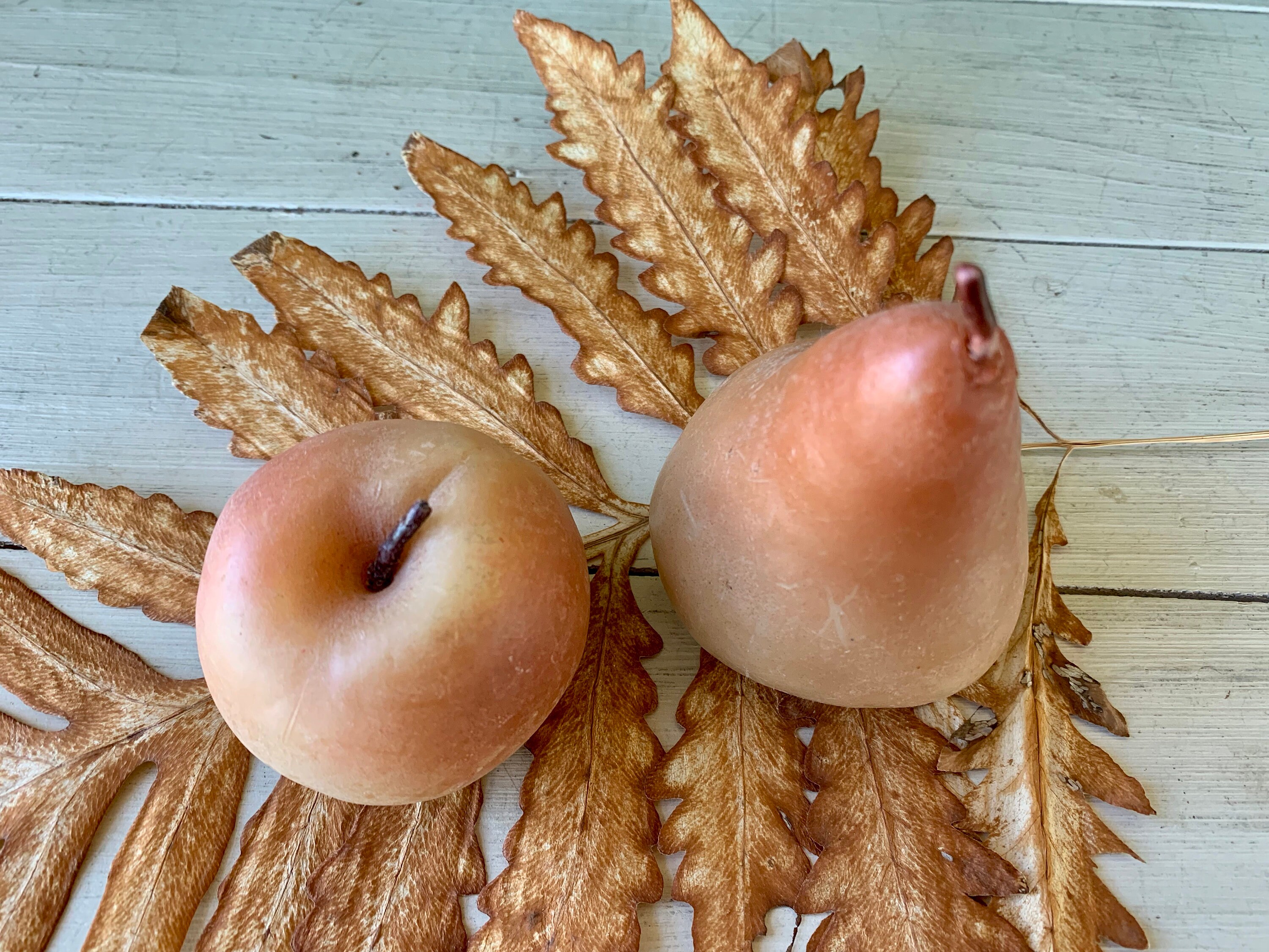 Lot D'anciennes Bougies Décoratives En Forme De Fruits - Multicolores - Occasion Très Bon état