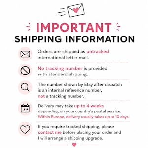 Puede incluir: Un gr&aacute;fico informativo blanco con texto en negro y rosa titulado IMPORTANT SHIPPING INFORMATION. Presenta cinco iconos circulares: un sobre con un coraz&oacute;n, un c&iacute;rculo con una barra, una lupa, un calendario y un s&iacute;mbolo de coraz&oacute;n.