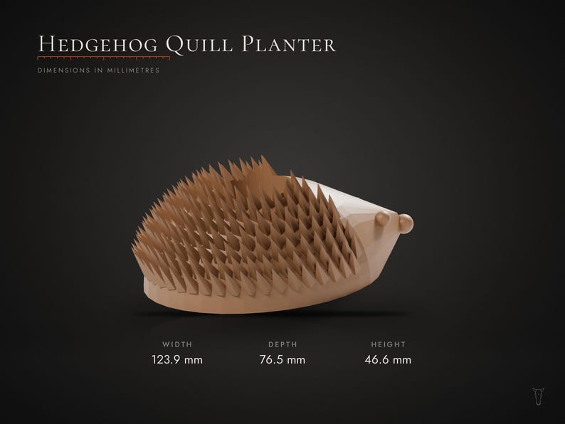 Puede incluir: Una maceta con forma de erizo de color marr&oacute;n claro con un dorso texturizado de p&uacute;as. Texto: Hedgehog Quill Planter. Dimensiones en mil&iacute;metros: ancho 123,9 mm, profundidad 76,5 mm, altura 46,6 mm. Tiene un hocico puntiagudo y ojos peque&ntilde;os.