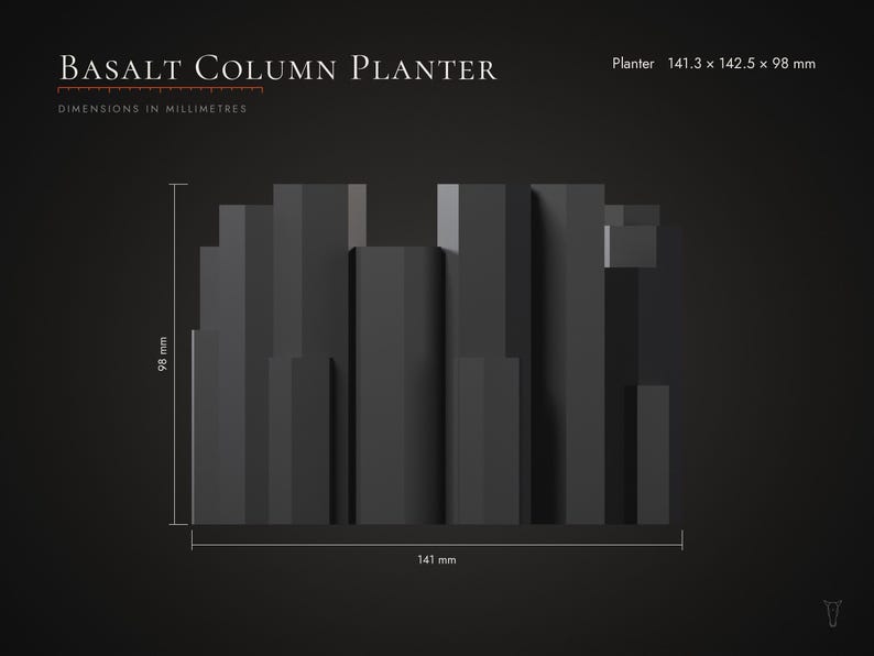 Puede incluir: Una maceta Basalt Column Planter de color gris oscuro con una estructura vertical geom&eacute;trica de alturas m&uacute;ltiples. El texto dice Basalt Column Planter, con dimensiones de 141,3 x 142,5 x 98 mm indicadas por l&iacute;neas t&eacute;cnicas.