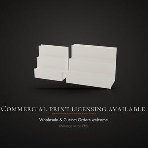 K&ouml;nnte beinhalten: Zwei wei&szlig;e, dreistufige Pr&auml;sentationsst&auml;nder zur Organisation von Gegenst&auml;nden. Der Text lautet: COMMERCIAL PRINT LICENSING AVAILABLE. Wholesale & Custom Orders welcome. Message us on Etsy.