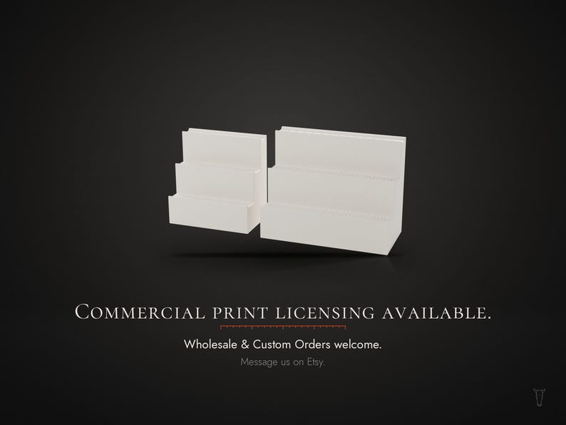 K&ouml;nnte beinhalten: Zwei wei&szlig;e, dreistufige Pr&auml;sentationsst&auml;nder zur Organisation von Gegenst&auml;nden. Der Text lautet: COMMERCIAL PRINT LICENSING AVAILABLE. Wholesale & Custom Orders welcome. Message us on Etsy.