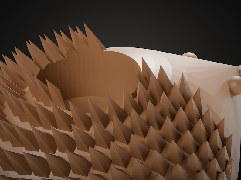 Puede incluir: Una escultura geom&eacute;trica tridimensional de color marr&oacute;n claro con forma de erizo. La figura presenta un hocico plano y liso, y un cuerpo cubierto por numerosas p&uacute;as afiladas, triangulares y con forma de pir&aacute;mide.