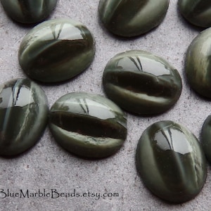10 Vintage Gray Cats Eye Glass Oval Cabochons, Czech Glass Cabochons, 10 x 8, Flat Back, Striped Cabochon, Small Cabochon, Grey Glass
