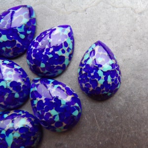 1 Cabochon in vetro Preciosa vintage a forma di pera, a goccia, matrice blu scuro, multicolore, marmo blu, vetro turchese, 25 x 18, Boho Supply
