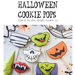 Op de afbeelding: Halloween koekjeslollies op houten stokjes, met mummie, Frankenstein, schedel, pompoen, vampier en heks ontwerpen. De afbeelding bevat de tekst "HALLOWEEN COOKIE POPS" en "how-to by sho dough cookie co."