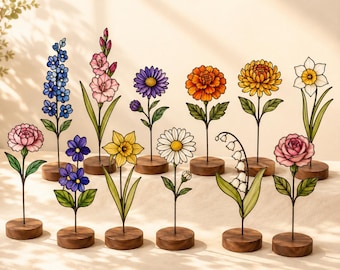 Bloem van gebrandschilderd glas met geboortemaandmotief en houten voet, gepersonaliseerd verjaardagscadeau voor mama, op maat gemaakte bloemendecoratie voor op het bureau, betekenisvol cadeau voor haar.