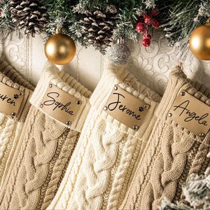 Medias navideñas tejidas con parche de cuero: Medias personalizadas con parche familiar