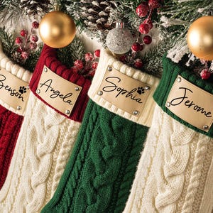 Medias navideñas tejidas con parche de cuero: decoración navideña personalizada