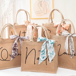 Custom Bridesmaid Burlap Tote Bag, Personalized Bridesmaid Tote Bags, Bridal Shower Bag, Beach Tote Bag, Bachelorette Party Gifts, Gift Bags