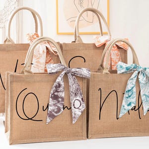 Personalized Bridesmaid Tote Bags, Bridesmaid Burlap Tote Bag, Bridal Shower Bag, Custom Beach Tote Bag, Bachelorette Party Gifts, Gift Bags