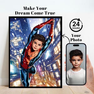 K&ouml;nnte beinhalten: Eine digitale Illustration eines Kindes, das als Spiderman verkleidet ist und nachts durch eine Stadt schwingt. Das Bild ist ein personalisiertes Produkt, bei dem Sie Ihr eigenes Foto in das Gesicht des Kindes einf&uuml;gen k&ouml;nnen.