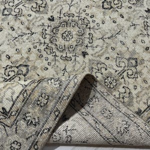 Handmade Beige Oushak Rug: Vintage Turkish Wool Rug (3.7x6.9 Ft)