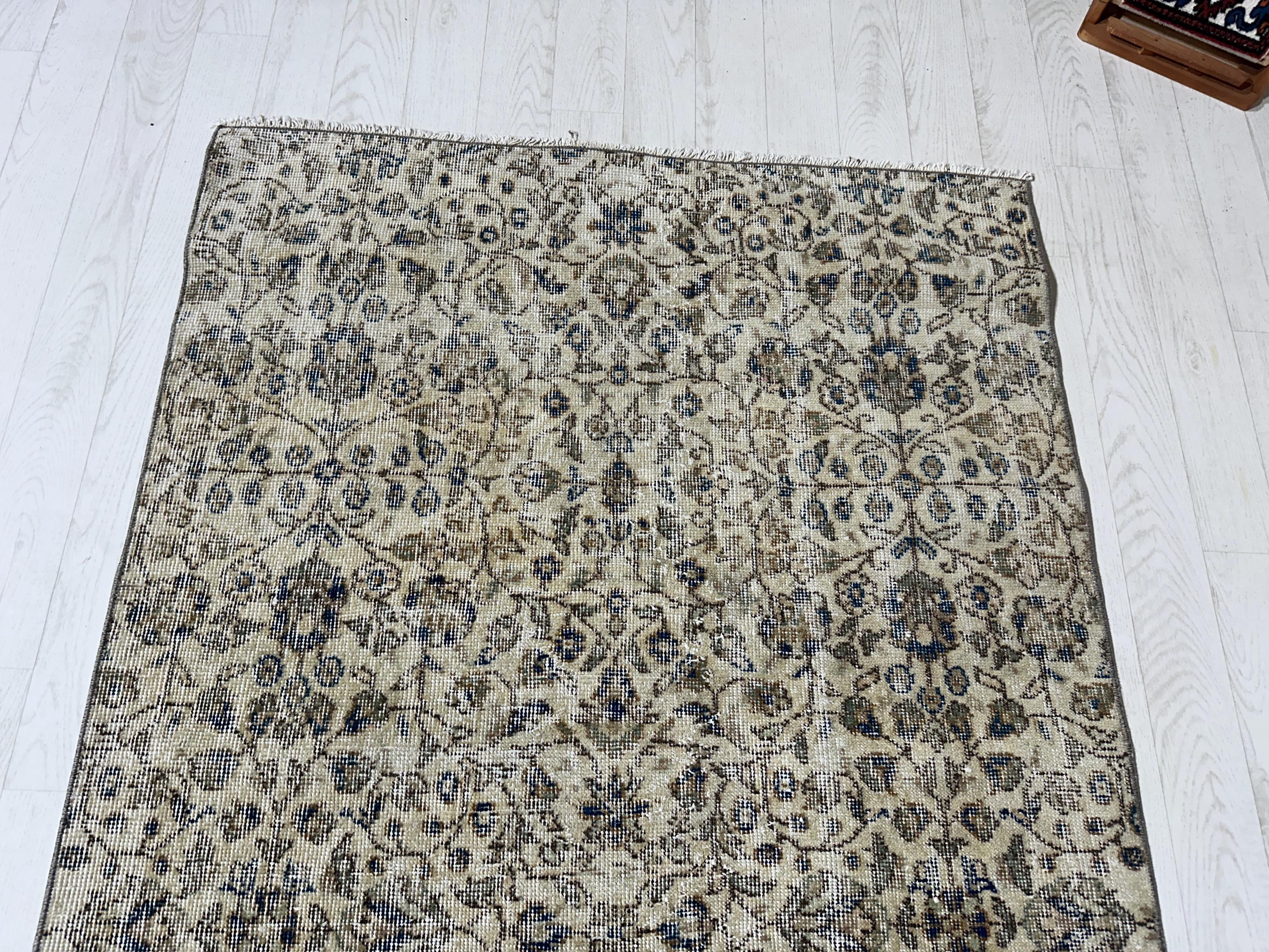 ハンドメイドベージュのウシャックラグ：3.6x6.8フィートの