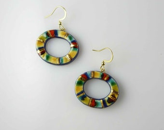 Multicolored ceramic gold oval line earrings