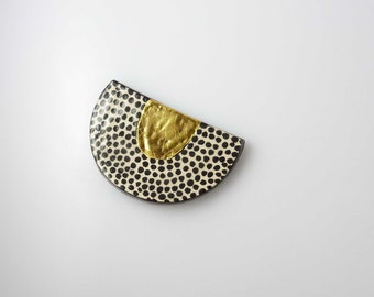 Ceramic brooch half-circle black points beige gold