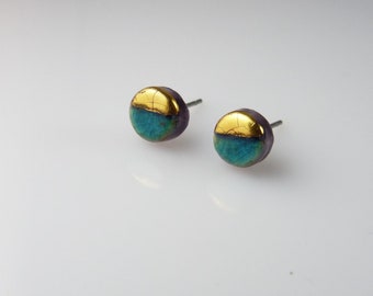 Ceramic stud earrings with turquoise gold circles