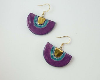 Boucles d'oreilles céramique violet turquoise bleu or demi-cercle