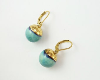 Boucles d'oreilles céramique forme balles turquoise bleu or
