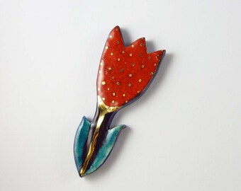 Broche céramique fleur rouge bleu turquoise vrai or points