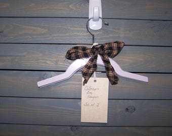 Begleiter zu Grams Vintage Style WäscheklammerTaschenmuster ~ Set von 2 Drehbügeln ET