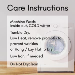 Op de afbeelding: Afbeelding van een witte wasmachine met een glazen deur, met wasvoorschriften. Tekst: Machinewas binnenstebuiten in koud water, drogen in de droger op lage temperatuur of plat ophangen. Laag strijken indien nodig. Niet chemisch reinigen.