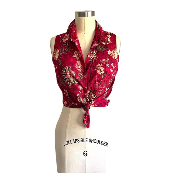 Vintage White Stag Red and Multicolor Floral Sleeveless Button-Up Blouse. Colorful Boho Flower Button-Up Top. Summer. Hippie. 80s. 90s.