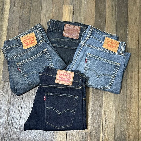 Levi Vintage Mens Blue Jeans. 31 Waist. Medium Wash. Dark Wash. Light Wash. Denim Jeans. Mens Levi Jeans. Boyfriend Jeans.
