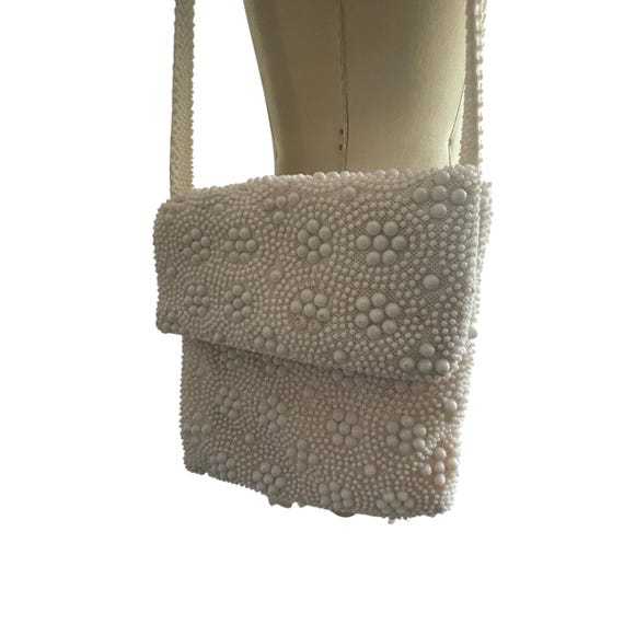 Vintage Ivory White Beaded Shoulder Purse. White Beaded Crossbody Satchel Bag. Boho Hippie Mod Beaded Messenger Purse Bag. Cottagecore Mod.
