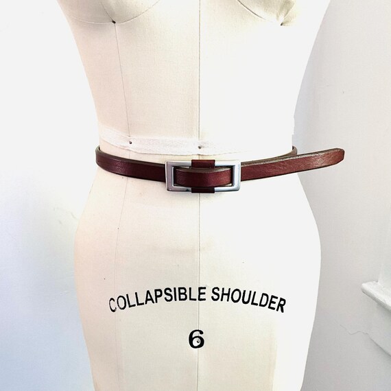 Vintage Dark Brown Fine Leather Belt. Plain Slip-On Belt. Silvertone Rectangular Belt Buckle. Mod Classic Style. Womens Casual. 80s 90s.