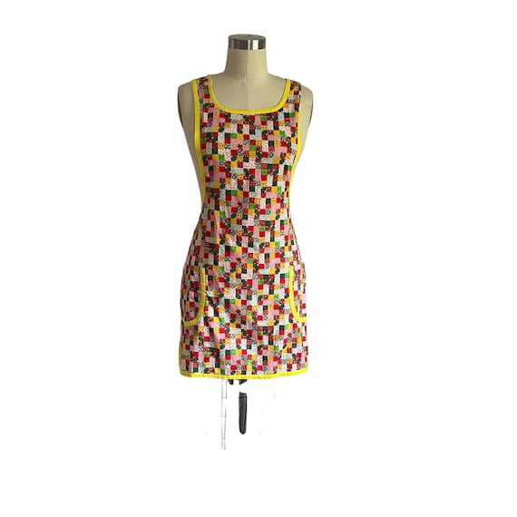 Vintage Multicolor Floral Patchwork Apron Dress. Colorful Patchy Flower Kitchen Apron. Floral Patchwork Apron. 60s. 70s. 1960s. 1970s.