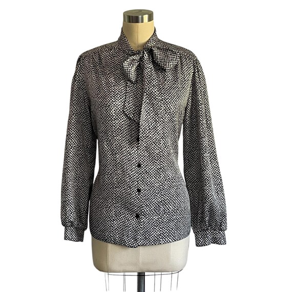 Vintage rrrrruss Black and White Zig-Zag Necktie Blouse. Two-Color Mod Button-Up Top. Abstract Zig-Zag Print. 70s. 80s. 1970s. 1980s.