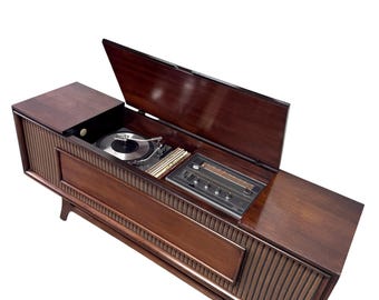 Consola estéreo GE Mid Century: Tocadiscos restaurado con