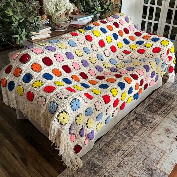 Vintage Pinwheel Daisies Blanket. Granny Squares Crochet Blanket. Vintage Crochet Throw. 3D Flowers Blanket. Vintage Knit Blanket. 60s. 70s.