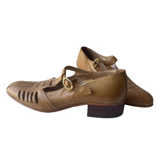 Vintage Giorgio Brunti Camel Tan Pointed Toe Leather Shoes. Mens Tan Brown Leather Comfort Shoes. Cut-Outs. T-Strap Shoes Flats. 80s. 90s.