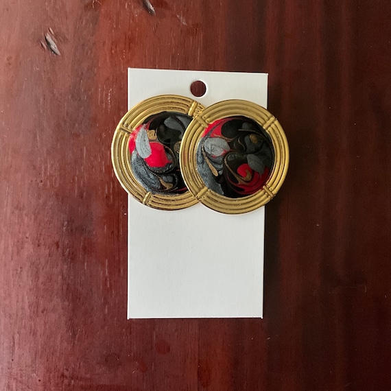 Vintage 80s 90s Swirl Resin Earrings. Post Earrings. Red. Black. Gray. Goldtone. Circle Earrings. Swirl Paint. Statement Earrings. 80s Glam.