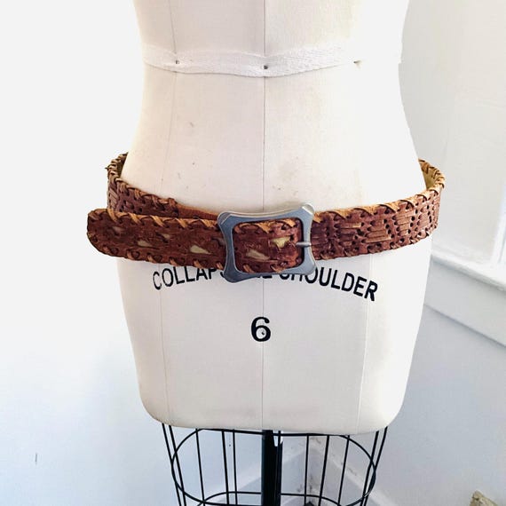 Vintage Braided Belt. Hippie Boho Style Belt. Brown Woven Leather Belt. Southwestern. Hippiecore. 60s. 70s. Silvertone Buckle. Tooled Belt.