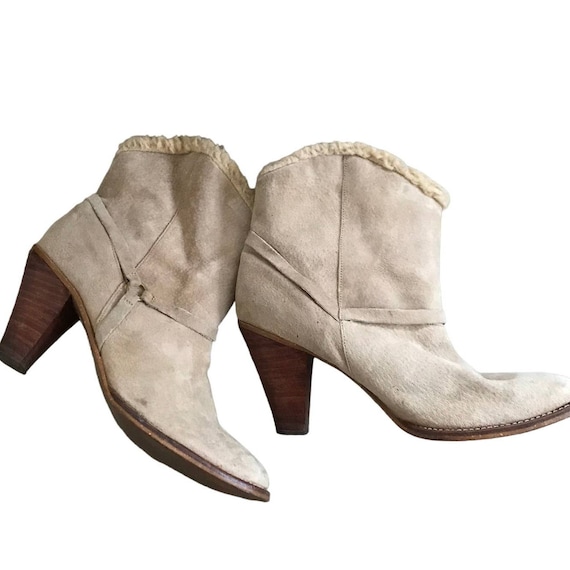 Vintage 70s Suede Ankle Boots. Woodstacked Ankle Boots Heels. Beige Suede Ankle Boots Booties. Cowboy Western Pointy Boots. 9 - 10.