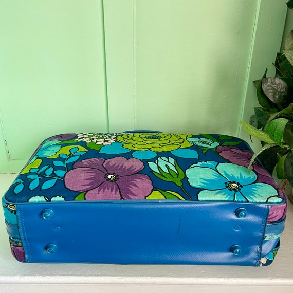 Vintage 60s Suitcase. Mod 60s Floral Suitcase. Bl… - image 5