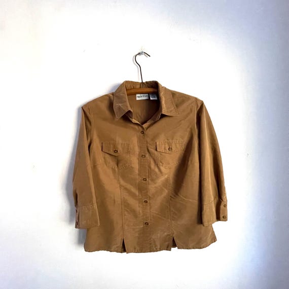 Vintage Appàrenza Sepia Brown Silk Shirt. Light Brown Button-Up Shirt. Relaxed Fit. Pockets. Mid-Sleeves. Faux Suede Feel. 80s. 90s. Y2K.