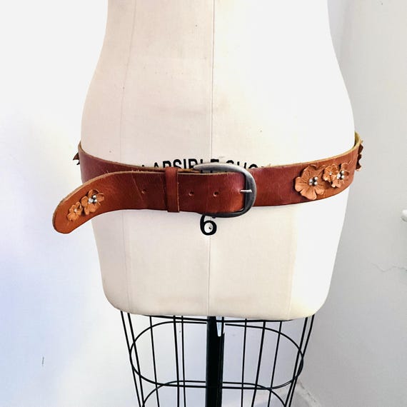 Vintage Hollister Brown Floral Leather Belt. 3D Flowers. Silvertone Beads. Silvertone Belt Buckle. Hippiecore. Boho Style. Y2K. 2000s.