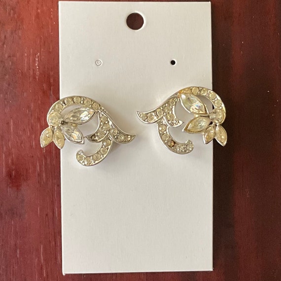 Vintage Silvertone Rhinestone Clip-On Earrings. Vine Plant Jewelry. Rhinestone Plant. Silver Earrings. Mid Century Modern. Floral. Unsigned.