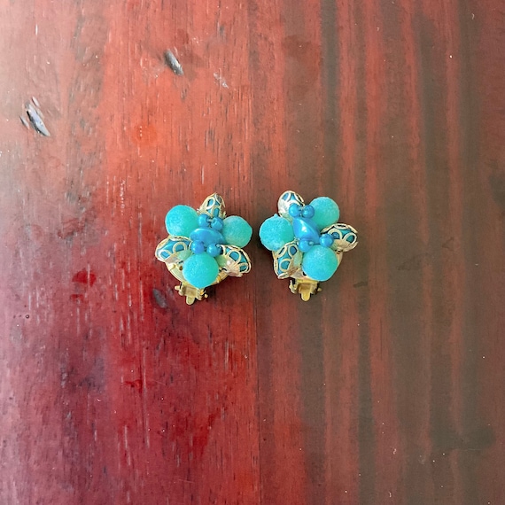 Vintage Teal Blue Art Deco Clip-On Earrings. Shiny Puffs. Beads. Goldtone Metal. 30s Style. Mid Century. MCM Style. Signed. 40s. 50s. 60s.