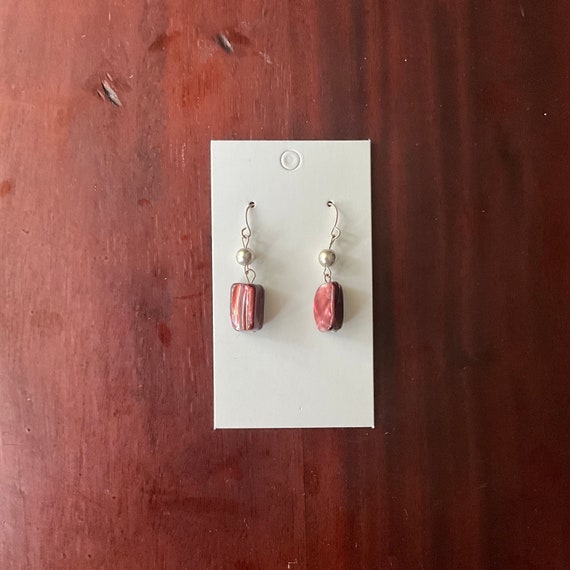 Vintage Gem Stone Dangle Drop Earrings. Pinkish Red Stones. Post Wire Earrings. Pearls. Boho Style. 70s. 80s. 90s.
